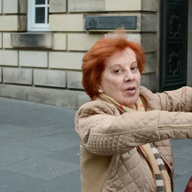 People Taking Photographs — photograph 19 of 24