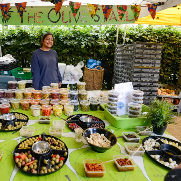 Stallholders — photograph 20 of 24