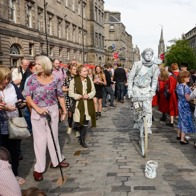 Buskers — photograph 20 of 33
