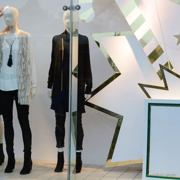Shop Windows - High Street Fashion — photograph 19 of 20