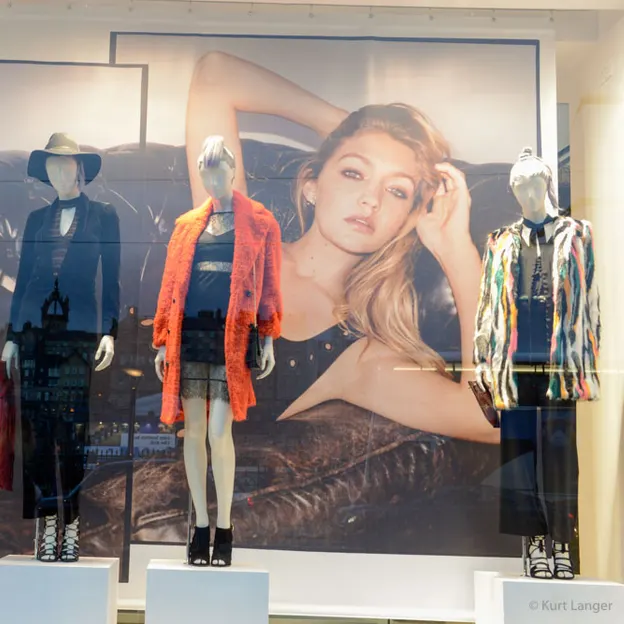 Shop Windows - High Street Fashion — photograph 20 of 20