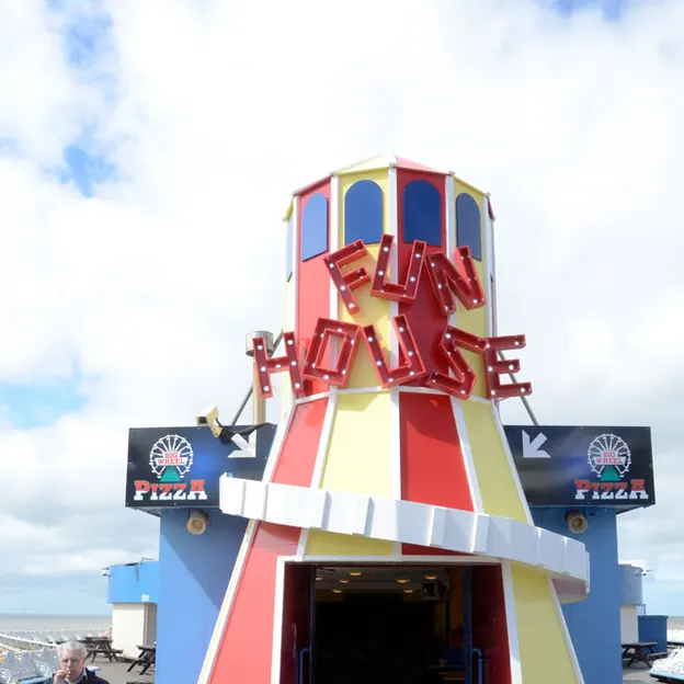 Blackpool 2011 — photograph 25 of 40