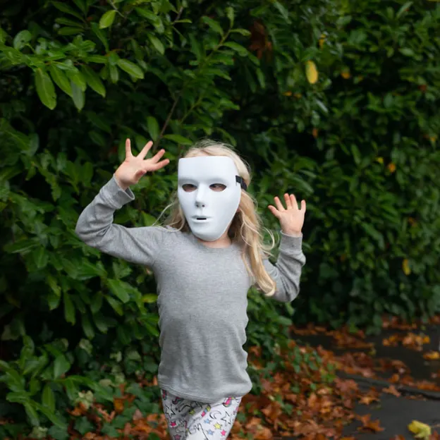 30.3.2020 Girls Wearing Masks — photograph 11 of 13