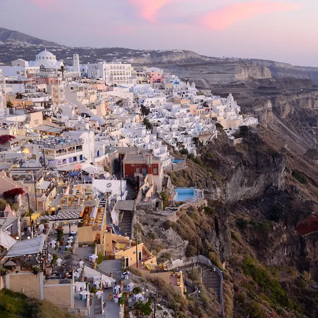 Santorini — photograph 15 of 30