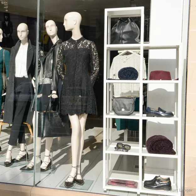 Shop Windows - High Street Fashion — photograph 16 of 20