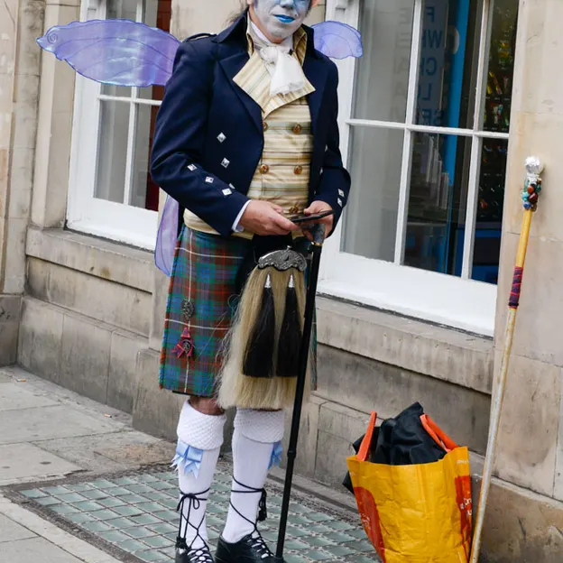 Costume — photograph 23 of 24