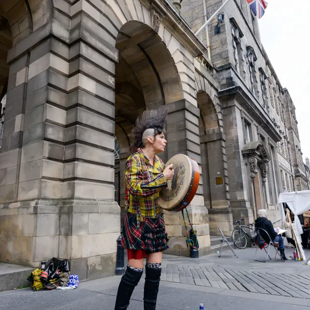 Buskers — photograph 26 of 33