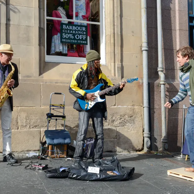 Buskers — photograph 24 of 33