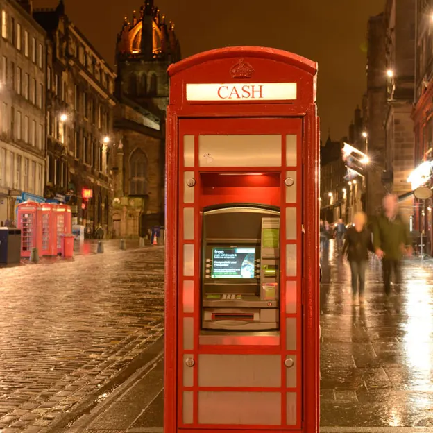 Last night in Edinburgh — photograph 11 of 16