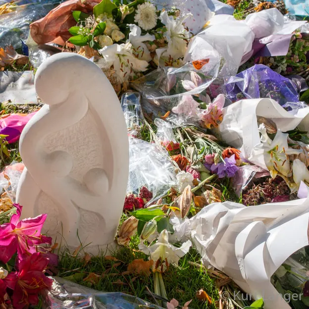 The Memorial Wall In The Morning 1.04.2019 — photograph 14 of 15