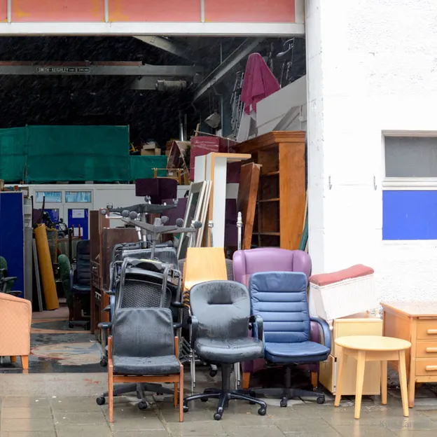 Shops - Charity — photograph 20 of 20