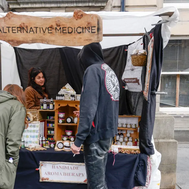 Stallholders — photograph 15 of 24
