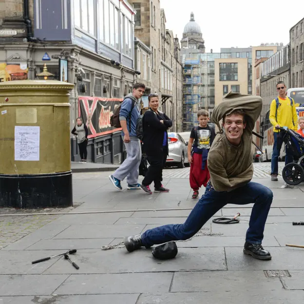 Buskers — photograph 22 of 33