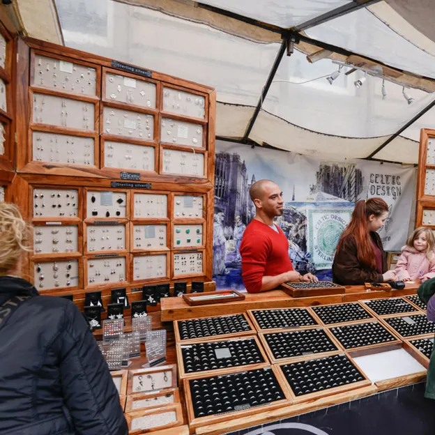 Stallholders — photograph 17 of 24