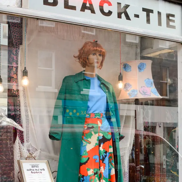 Shop Windows - Vintage Fashion — photograph 11 of 11