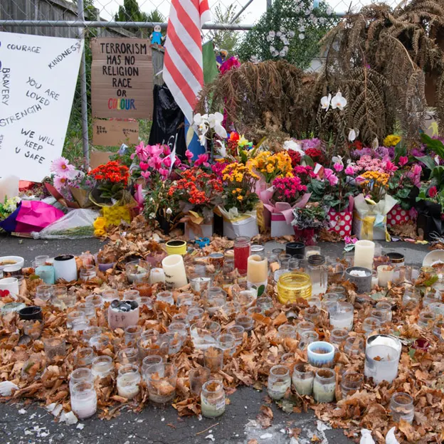 Thorough Look At The Al Noor Mosque Tributes 2.04.2019 — photograph 22 of 35