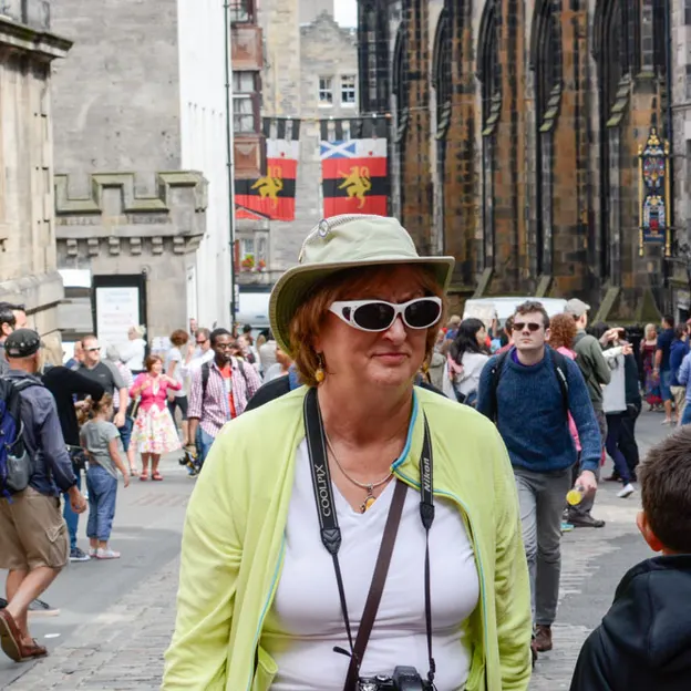 Tourists — photograph 15 of 28