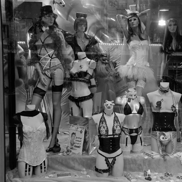 Paris 2012 — photograph 23 of 140