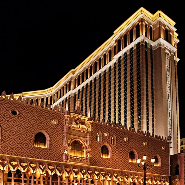 Las Vegas — photograph 14 of 48