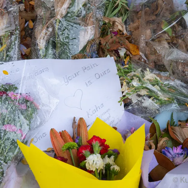 Thorough Look At The Al Noor Mosque Tributes 2.04.2019 — photograph 12 of 35