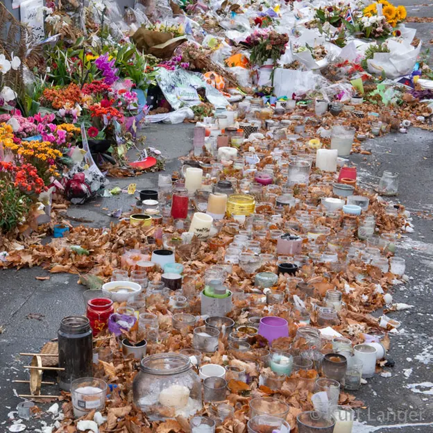 Thorough Look At The Al Noor Mosque Tributes 2.04.2019 — photograph 19 of 35