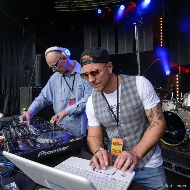 Dirty Cash At Electric Avenue (2018) — photograph 30 of 60
