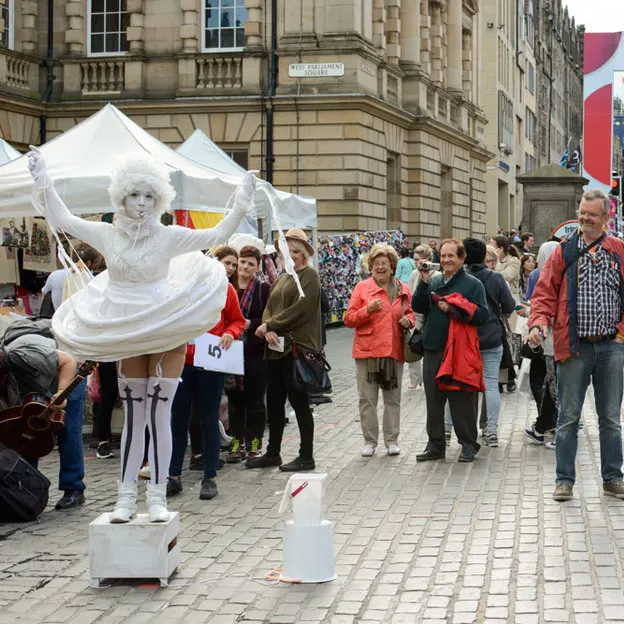 Buskers — photograph 16 of 33