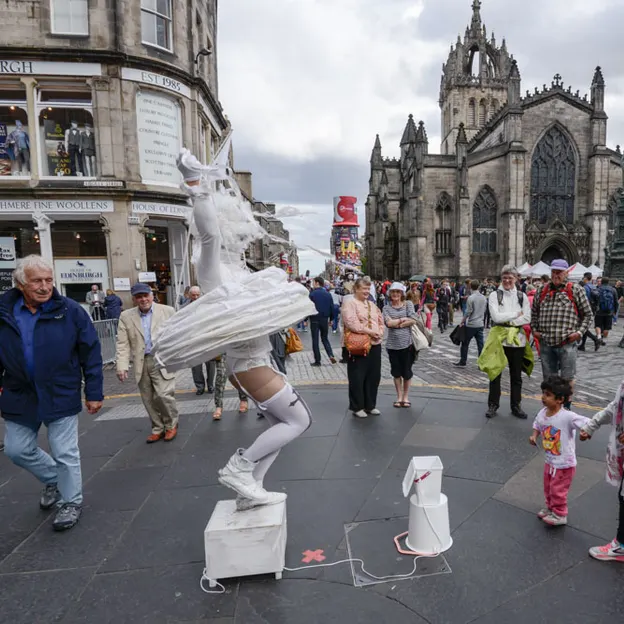 Buskers — photograph 18 of 33
