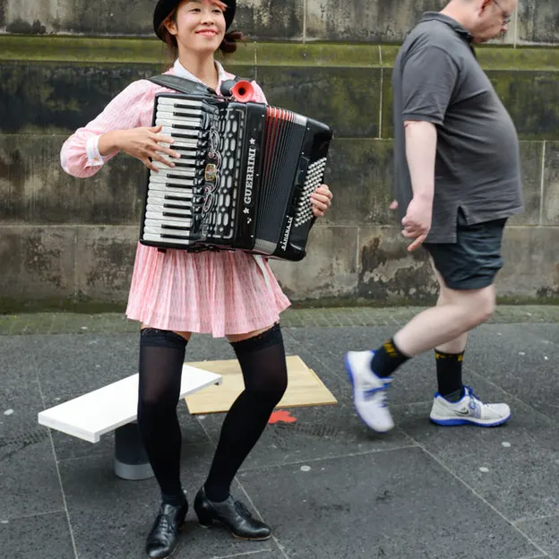 Buskers — photograph 30 of 33