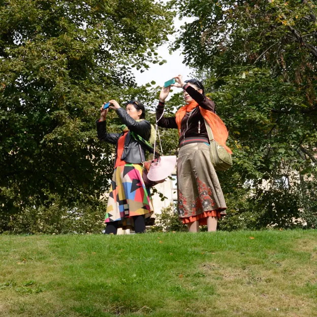 People Taking Photographs — photograph 21 of 24