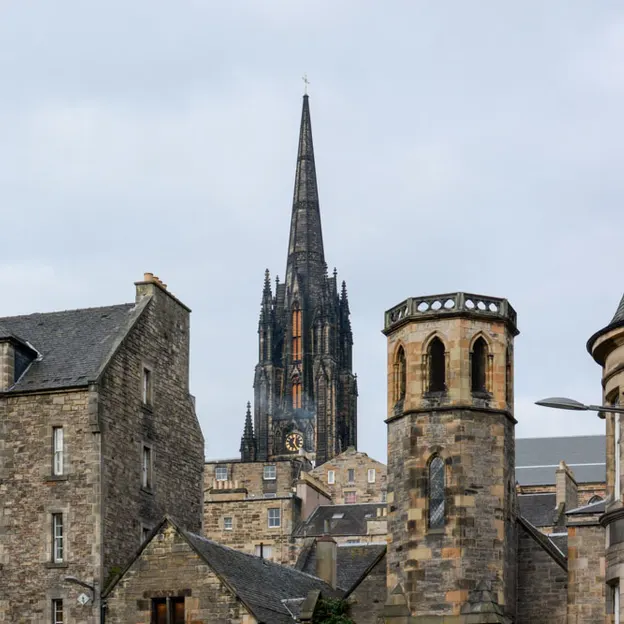 Beautiful Edinburgh — photograph 17 of 24