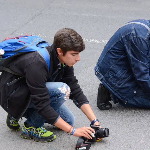 People Taking Photographs — photograph 12 of 24