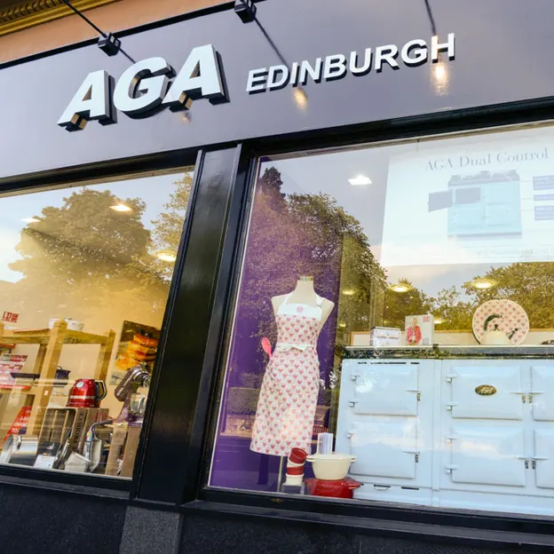 Shop Windows — photograph 17 of 55