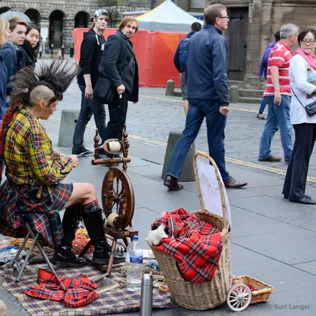 Buskers — photograph 12 of 33