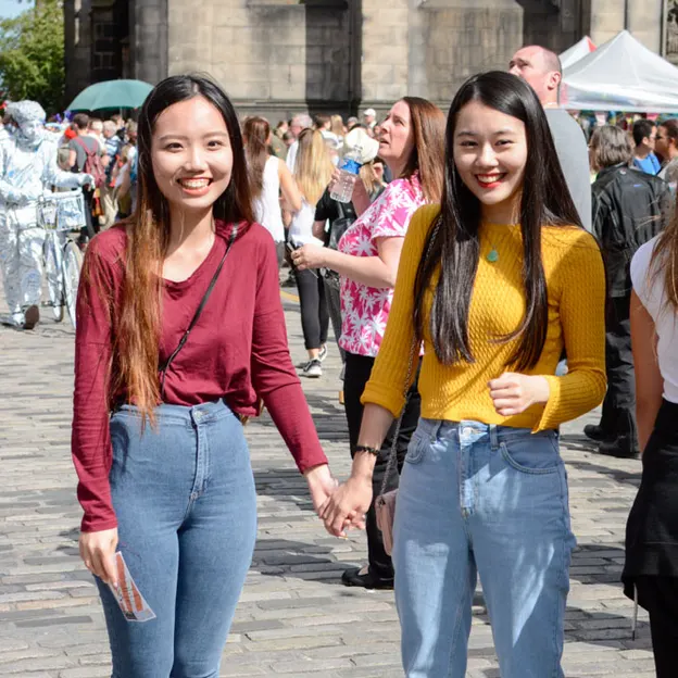 Tourists — photograph 16 of 28