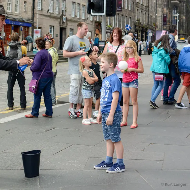 Buskers — photograph 9 of 33