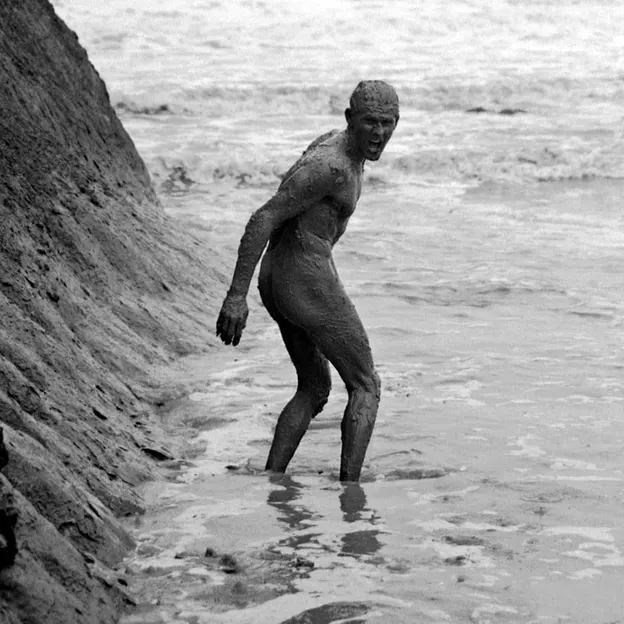 Nude — photograph 25 of 26