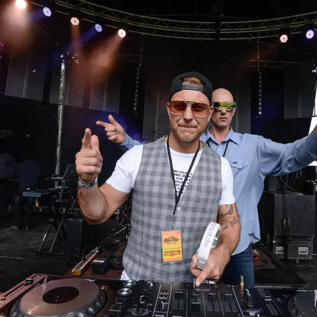 Dirty Cash At Electric Avenue (2018) — photograph 42 of 60