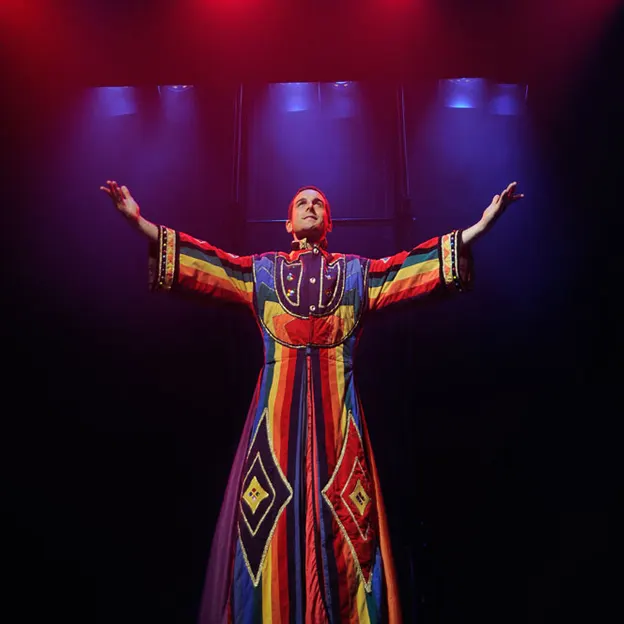 Theatre — photograph 13 of 80
