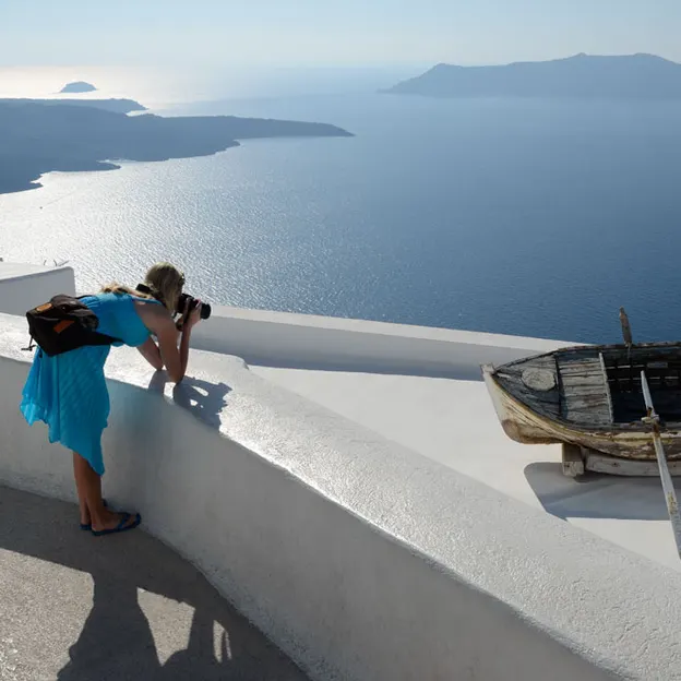 Santorini — photograph 9 of 30
