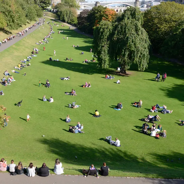 Classic Edinburgh — photograph 22 of 36