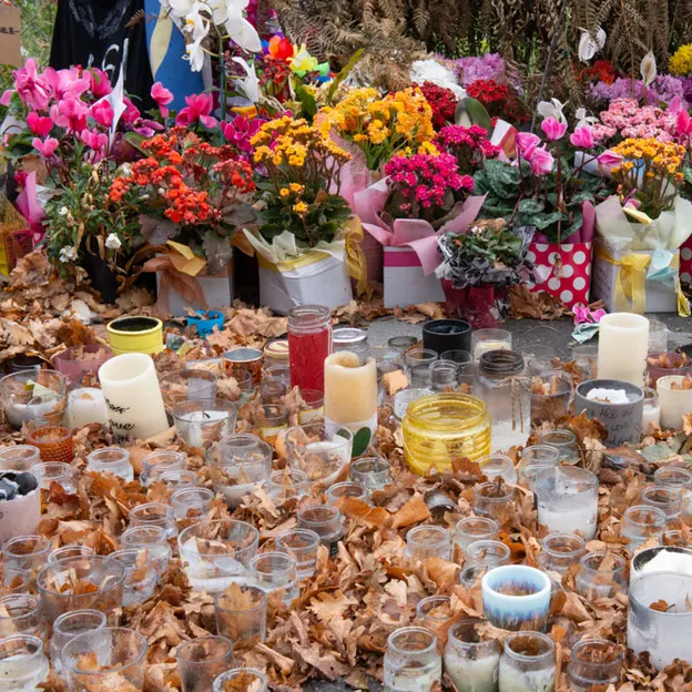 Thorough Look At The Al Noor Mosque Tributes 2.04.2019 — photograph 23 of 35