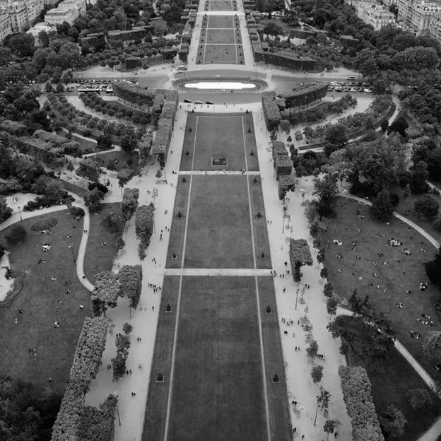 Paris 2012 — photograph 31 of 140