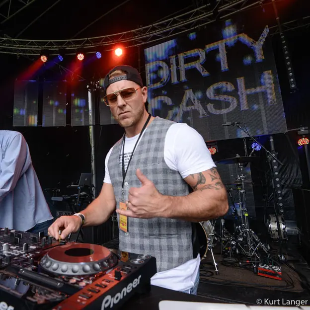 Dirty Cash At Electric Avenue (2018) — photograph 52 of 60