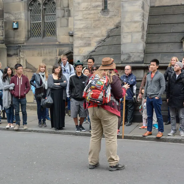 Tourists — photograph 9 of 28