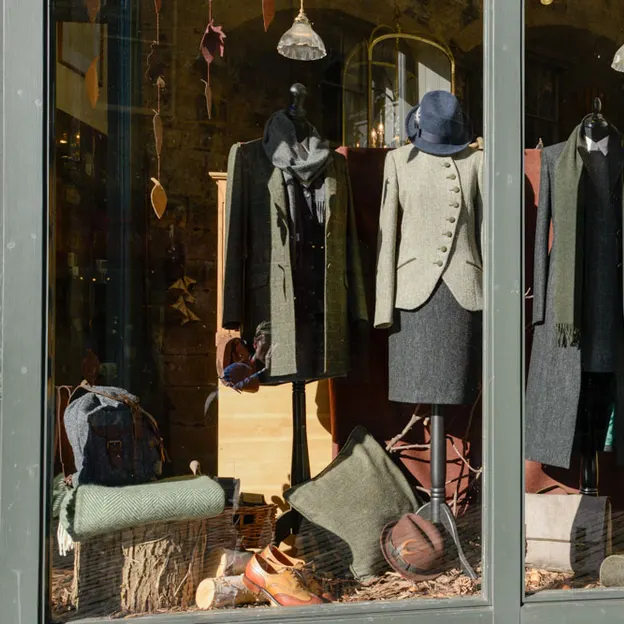 Shop Windows - Scottish Fashion — photograph 10 of 10