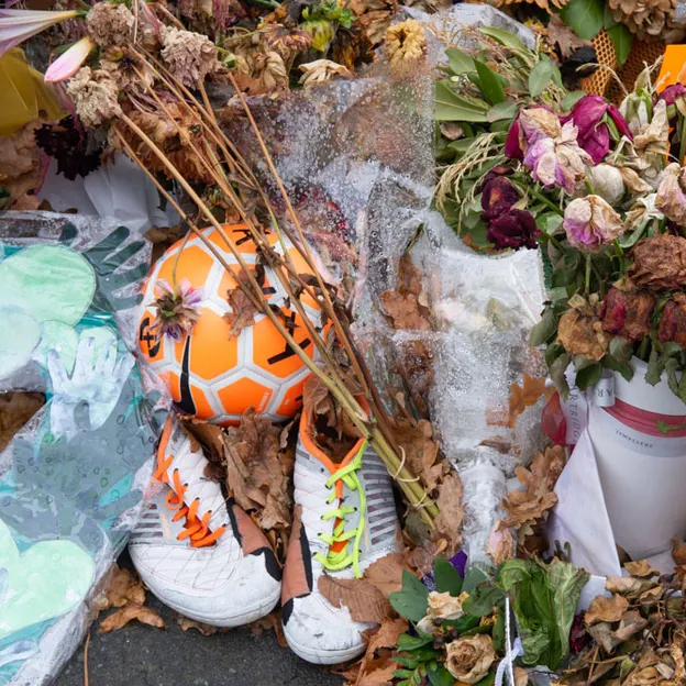 Thorough Look At The Al Noor Mosque Tributes 2.04.2019 — photograph 24 of 35