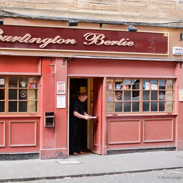 Bars, Cafes & Restaurants — photograph 28 of 47