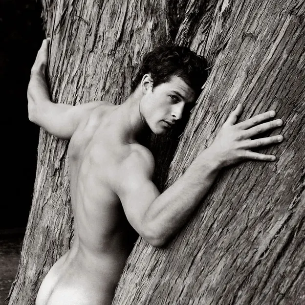 Nude — photograph 20 of 26