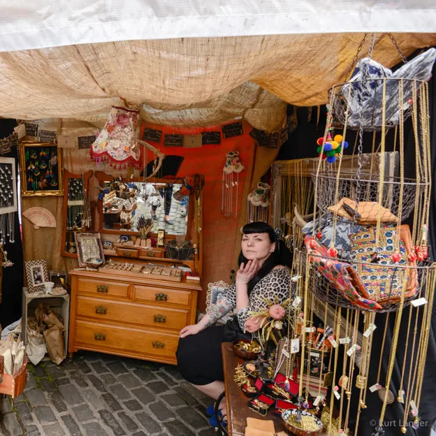 Stallholders — photograph 11 of 24